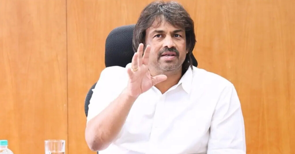 ನನ್ನ ರಕ್ತದಲ್ಲಿ ಕನ್ನಡವಿದೆ; ಕನ್ನಡ ಮಾಧ್ಯಮದ ಯಾವುದೇ ಶಾಲೆಗಳನ್ನು ಮುಚ್ಚುವುದಿಲ್ಲ ಎಂದು ಶಿಕ್ಷಣ ಸಚಿವ ಮಧು ಬಂಗಾರಪ್ಪ ಭರವಸೆ